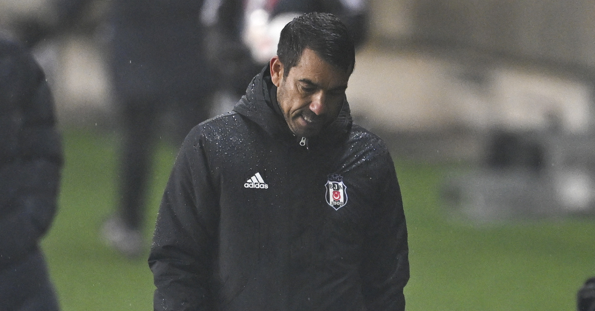 Beşiktaş, Van Bronckhorst ile yolları ayırdı!