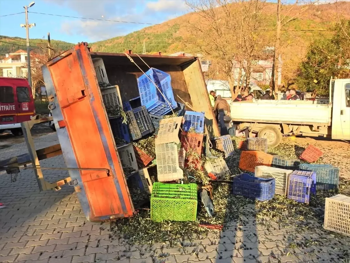 Erdek’te Traktör Römorku Devrildi: 5 Yaralı