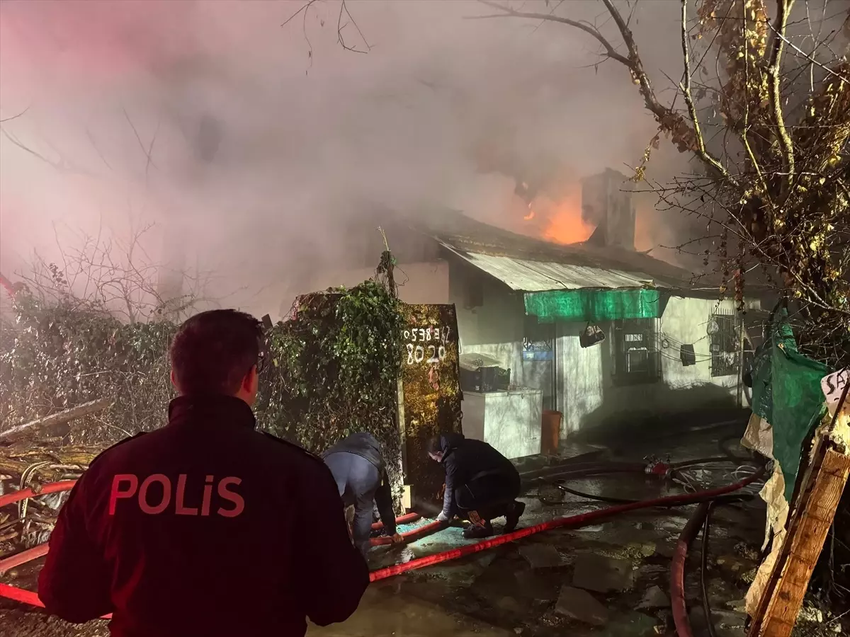 Bolu’da Yangın: Ev ve Ahır Kullanılamaz Hale Geldi