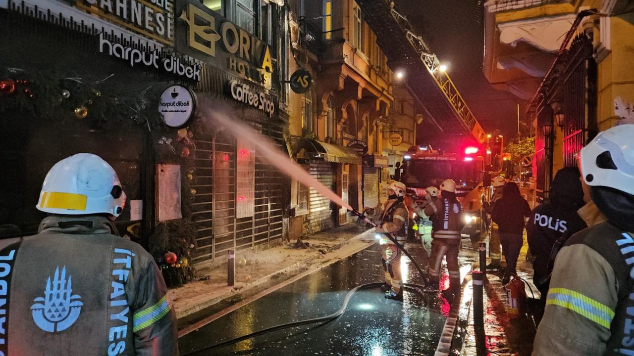 Beyoğlu’nda otel yangını