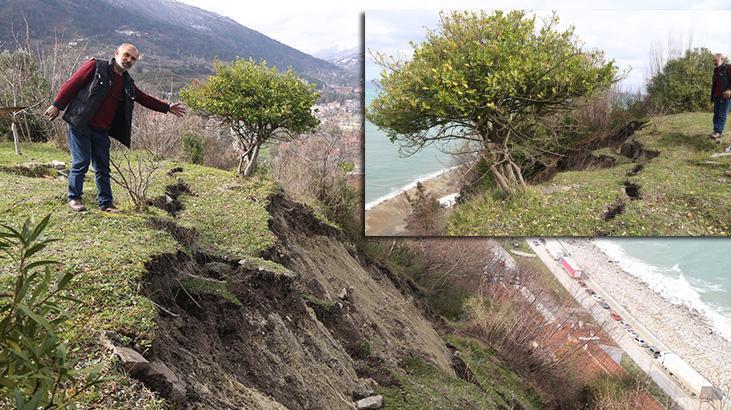 İnebolu’da heyelan! Yamaçlardan yuvarlanan taşlar caddeye aktı