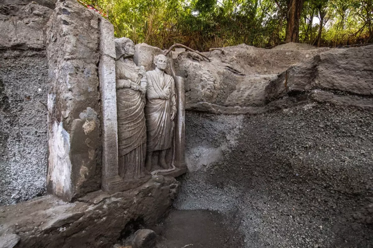Pompei’deki kazılarda iki adet gerçek boyutlu heykel bulundu